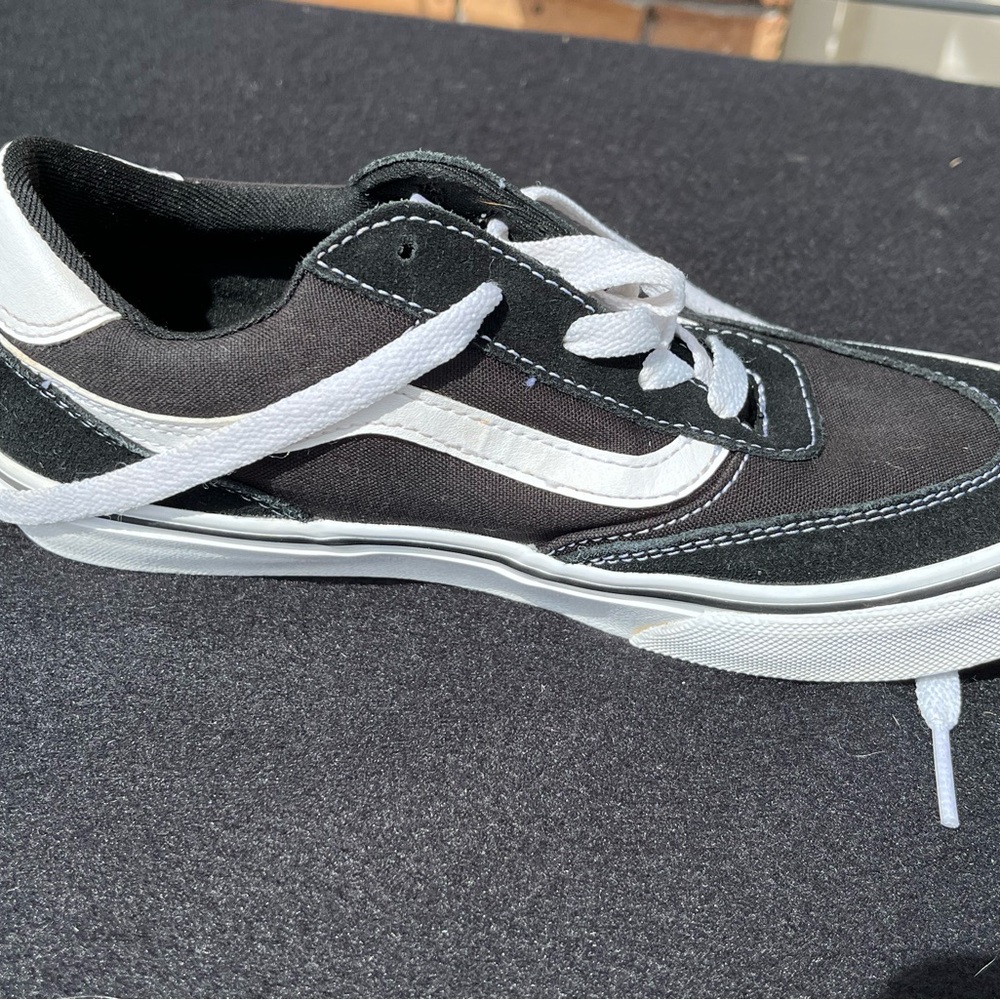 Vans Kids youth Black & White Old Skool Skate Shoes good condition size 4 - Picture 6 of 10